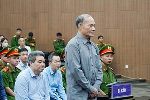 Cựu Thứ trưởng Bộ NN&PTNT (cũ) Hoàng Văn Thắng trước bục khai báo.