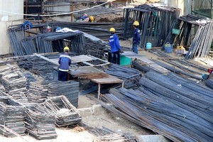 Chính phủ yêu cầu xử lý kịp thời các trường hợp găm hàng, giữ hàng, làm đứt gãy chuỗi cung ứng, đẩy giá tăng cao bất hợp lý ảnh hưởng đến tiến độ xây dựng các công trình, dự án đầu tư.