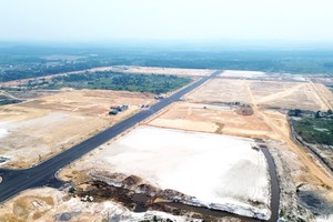 Hạng mục san nền đợt 1 của dự án khu công nghiệp Quảng Trị đã hoàn thành 100% khối lượng. Ảnh: Ngọc Tân