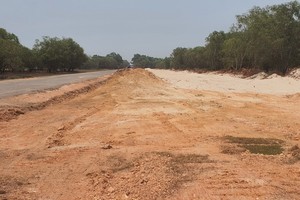 Dự án Quốc lộ 15D vẫn còn thiếu mặt bằng mặt bằng sạch để thi công đồng bộ 