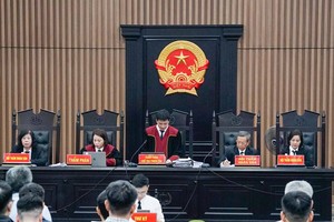 Hội đồng xét xử sơ thẩm vụ án.