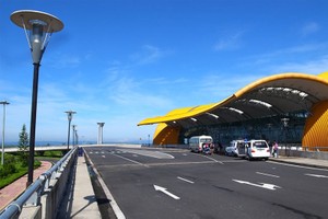 Dự án Nâng cấp Cảng hàng không Liên Khương có tổng vốn gần 5.000 tỷ đồng, đang được triển khai nhằm đưa Liên Khương trở thành cảng hàng không quốc tế. 