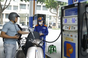 Trạm xăng tại Việt Nam giữa bối cảnh thị trường năng lượng toàn cầu biến động với giá xăng duy trì ở mức thấp so với khu vực 