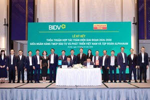 Tổng Giám đốc BIDV Lê Ngọc Lâm và Chủ tịch HĐQT Alphanam Nguyễn Tuấn Hải đại diện hai đơn vị ký kết thỏa thuận hợp tác