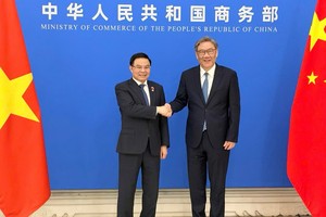 Bộ trưởng Bộ Công thương Lê Mạnh Hùng và Bộ trưởng Bộ Thương mại Trung Quốc Vương Văn Đào. 