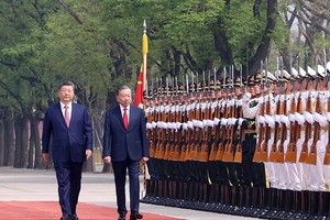 Sáng 15/4/2026, tại Đại lễ đường Nhân dân ở Thủ đô Bắc Kinh, Tổng Bí thư, Chủ tịch nước Trung Quốc Tập Cận Bình và Phu nhân chủ trì Lễ đón trọng thể Tổng Bí thư, Chủ tịch nước Tô Lâm và Phu nhân thăm cấp Nhà nước đến Trung Quốc theo nghi thức cao nhất dành cho nguyên thủ quốc gia. Ảnh: Thống Nhất (TTXVN)