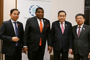 Chủ tịch Quốc hội Trần Thanh Mẫn và Tổng Thư ký IPU Martin Chungong cùng các đại biểu.