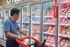 Người tiêu dùng thận trọng chi tiêu, ưu tiên giá trị. Trong khi đó, các thương hiệu bán lẻ cũng không còn mở rộng bằng mọi giá, mà chuyển sang chiến lược chọn điểm đặt cửa hàng kỹ lưỡng hơn 