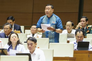 Đại biểu Thạch Phước Bình phát biểu tại hội trường - Ảnh: NY . 