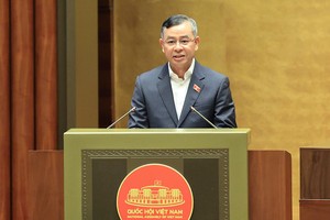 Bộ trưởng Bộ Tài chính Ngô Văn Tuấn báo cáo tiếp thu, giải trình - Ảnh Đức Thanh. 