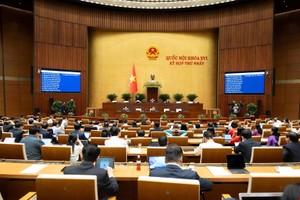 Phiên thảo luận sáng 23/4 của Quốc hội. 