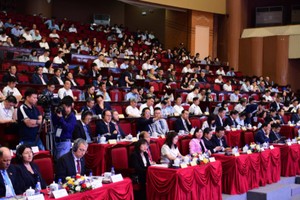 Đông đảo doanh nghiệp tham dự hội nghị.