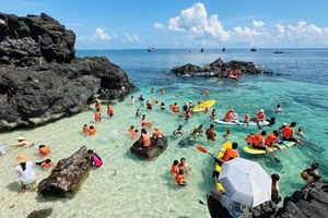 Quảng Ngãi thu hút khoảng 320.000 lượt du khách trong dịp lễ Giỗ Tổ Hùng Vương. 