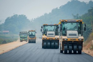 Thúc giải ngân vốn đầu tư công là đòn bẩy cho tăng trưởng 2 con số. Ảnh: Đức Thanh 