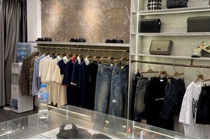 Cửa hàng thời trang tại 27 Tây Sơn, Hà Nội bán hàng giả mạo nhãn hiệu nổi tiếng Burberry, Gucci.... 