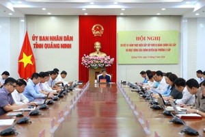 Ông Bùi Văn Khắng, Chủ tịch UBND tỉnh Quảng Ninh chủ trì hội nghị Sơ kết 1 năm thực hiện sắp xếp đơn vị hành chính các cấp và hoạt động của chính quyền địa phương 2 cấp. Ảnh: QMG