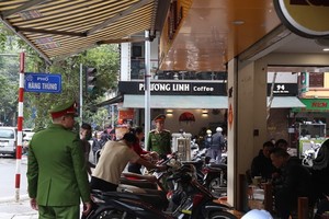 Công an quận Hoàn Kiếm kiểm tra công tác bảo đảm trật tự đô thị.
