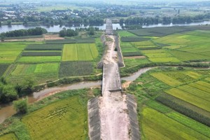 Công trình cầu Tây An 1 và Tây An 2 vẫn chưa thể hoàn thành sau nhiều năm thi công. Ảnh: Hà Nam