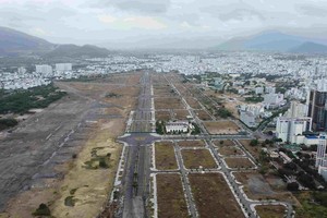 Dự án Sân bay Nha Trang cũ đang ngổn ngang sau khi ông Nguyễn Văn Hậu, Chủ tịch Công ty cổ phần Tập đoàn Phúc Sơn bị khởi tố, điều tra. Ảnh: Linh Đan