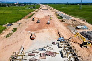 Năm 2025, Bộ Xây dựng đã cắt giảm 56 thủ tục, đơn giản hóa 241 thủ tục, nâng tổng số TTHC được cắt giảm, đơn giản hóa lên 297/451 thủ tục, đạt tỷ lệ 65,8%.