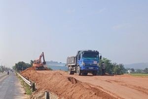Dự án nâng cấp cải tạo quốc lộ 14B đang chậm tiến độ xây dựng.