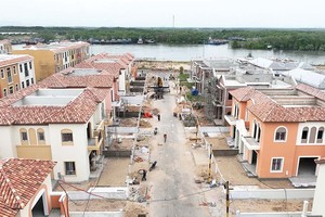 Nhà phố, biệt thự vẫn gặp nhiều khó khăn do giá cao và lãi suất vay lớn 