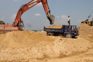 Trước nhu cầu rất lớn về vật liệu xây dựng sau sáp nhập, Sở Nông nghiệp và Môi trường tỉnh Lâm Đồng đề xuất nghiên cứu vật liệu xanh, vật liệu thay thế cát tự nhiên. Ảnh minh họa