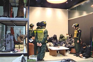 Công an bắt nhóm "Xôi Lạc"