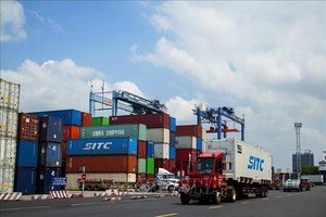 Bộ Công thương tiếp tục cắt giảm, đơn giản hóa hàng loạt thủ tục hành chính trong các lĩnh vực xăng dầu, xuất nhập khẩu... 