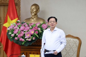 Phó Thủ tướng Hồ Quốc Dũng chủ trì cuộc họp về việc triển khai nhiệm vụ sơ kết thực hiện Nghị quyết số 18-NQ/TW và định hướng sửa đổi Luật Đất đai - Ảnh: VGP.