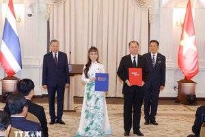 Tổng Bí thư, Chủ tịch nước Tô Lâm và Thủ tướng Thái Lan chứng kiến lễ trao văn kiện hợp tác hai nước 