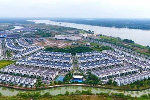 Thay vì tiếp tục dồn nén dân cư vào khu vực trung tâm hiện hữu, các cực tăng trưởng mới sẽ được hình thành dọc theo những hành lang giao thông chiến lược. Ảnh: TT.