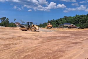 Nút giao dự án Đường tránh phía Đông TP. Đông Hà với Quốc lộ 1 tại Dốc Miếu đang được triển khai thi công xây dựng. 