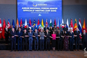 Các đại biểu tham dự phiên họp.
