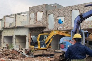 Xử lý một công trình vi phạm trật tự xây dựng (ảnh HN) 
