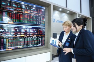 Minh bạch thông tin không chỉ là yêu cầu tuân thủ, mà còn là yếu tố quyết định khả năng thu hút dòng vốn từ các nhà đầu tư tổ chức. 