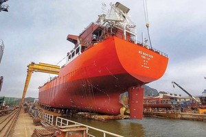 Hạ thủy thành công tàu chở hóa chất 13.000 DWT tại Công ty Đóng tàu Phà Rừng