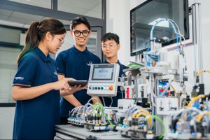 Đến năm 2030, đào tạo, bồi dưỡng tối thiểu 500.000 nhân lực AI và nhân lực triển khai AI trong khu vực công, doanh nghiệp và các ngành, lĩnh vực trọng điểm.
