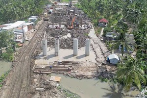 Thi công cao tốc Cần Thơ - Hậu Giang (Ảnh: P.V)
