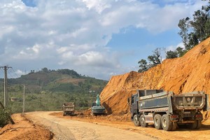 Công tác giải phóng mặt bằng ở khu vực phía Tây Quảng Ngãi gặp nhiều khó khăn làm ảnh hưởng đến tiến độ giải ngân vốn đầu tư công ở khu vực này.