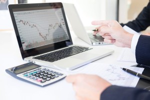 Báo cáo QTCT bao gồm nhiều nội dung liên quan trực tiếp đến hoạt động quản trị doanh nghiệp