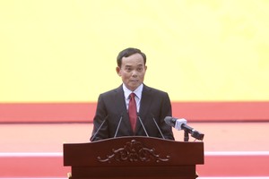 Bí thư Thành ủy TP.HCM Trần Lưu Quang đọc diễn văn Lễ kỷ niệm 50 năm Ngày Thành phố Sài Gòn – Gia Định vinh dự mang tên Chủ tịch Hồ Chí Minh.