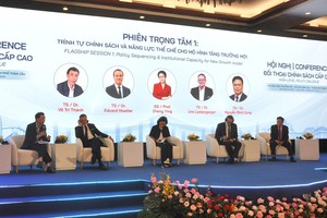 Các chuyên gia đề xuất định hướng phát triển cho Đà Nẵng tại hội nghị Đối thoại Chính sách cấp cao, chủ đề “Thực thi, giải pháp và chính sách phát triển đô thị”. Ảnh Hoàng Anh