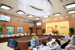 Phiên họp chiều 8/7 của Ủy ban Thường vụ Quốc hội.