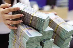 Đầu tư ra nước ngoài: NHNN khống chế trần cho vay ở mức 70% vốn dự án 