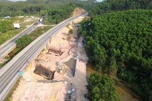 Mở rộng cao tốc Cam Lộ-La Sơn: Có hoàn thành đúng thời hạn? 