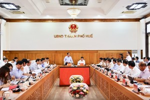Phó Thủ tướng Chính phủ Lê Tiến Châu làm việc với lãnh đạo thành phố Huế về thực hiện mục tiêu tăng trưởng trên 10% - Ảnh: VGP.