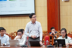 Đại diện đơn vị tư vấn trình bày báo cáo nghiên cứu Đề án. Ảnh: Hồng Mến