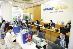 Người dân cần cảnh giác với lời chào mời gửi tiền lãi suất cao, nên đến tận quầy giao dịch cho chắc chắn. Ảnh: Đức Thanh