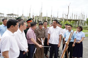 Bí thư Đà Nẵng, ông Lê Ngọc Quang kiểm tra tiến độ tháo gỡ khó khăn cho dự án Khu đô thị sinh thái Quan Nam - Thuỷ Tú.